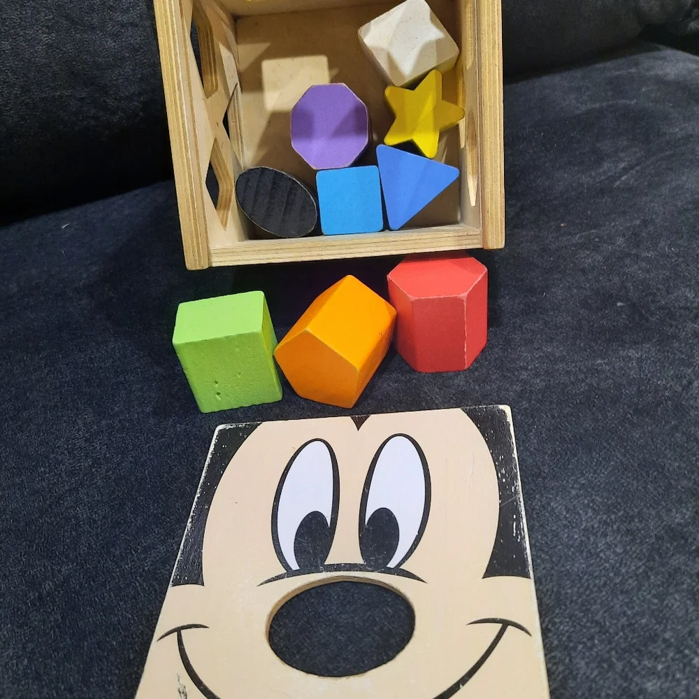 Wood shape sorter cube Mickey Mouse & Friends Mellissa & Doug toddler toy